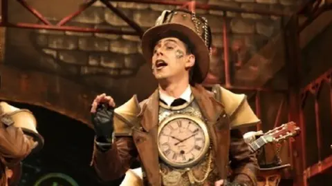 El director de la comparsa de Tino Tovar, Jos&eacute; Otero.