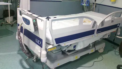 Una cama en un hospital