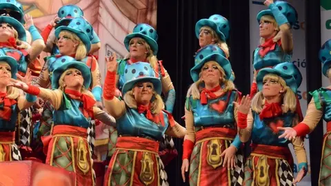 El coro de Luc&iacute;a Pardo