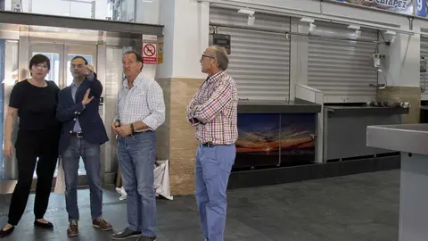 Victor Mora , Alcalde de Sanl&uacute;car visitando el Mercado de Abastos. Foto: Ayto de Sanl&uacute;car