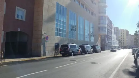 El edificio de Telef&oacute;nica que alberga actualmente la Comisar&iacute;a de C&aacute;diz.