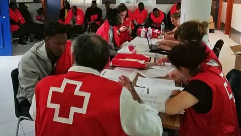Cruz Roja atiende a inmigrantes