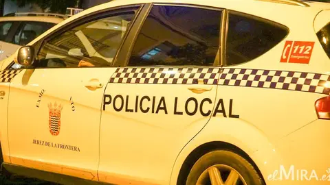 Un coche de la Polic&iacute;a Local en Jerez