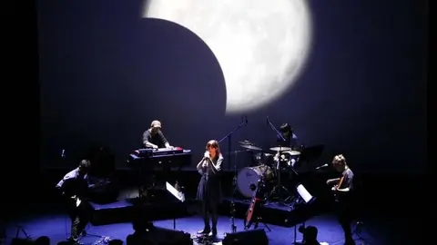 Pla general del concert que ha ofert aquest dimecres Maria Rodes per presentar el seu darrer treball   Ecliptica   al Mercat de Musica Viva de Vic  Imatge del 13 de setembre de 2017  Horitzontal   Laura Busquets ACN