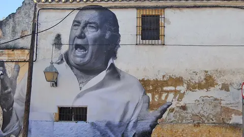 Mural de Fernando de la Morena en la exposici&oacute;n Presencias, situado en la Plaza de San Mateo | Foto de Manuel Jes&uacute;s Ruiz