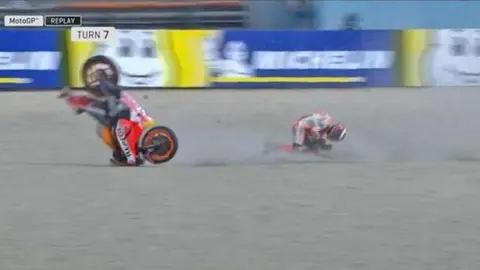 Jorge Lorenzo se vuelve a caer y corre el riesgo de quedar parapl&eacute;jico