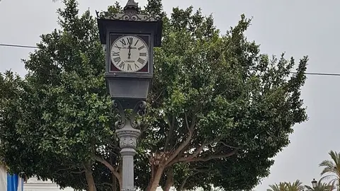 Reloj de la plaza del Arenal