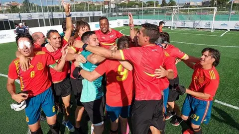 La Selecci&oacute;n celebrando el sexto t&iacute;tulo europeo. Foto: CPE