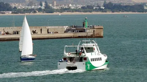 Catamar&aacute;n en la bah&iacute;a de C&aacute;diz