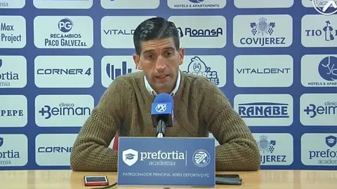 Sergio Narv&aacute;ez en rueda de prensa | Foto de XerezDFC.com