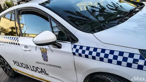 Un coche de la Polic&iacute;a Local de Jerez