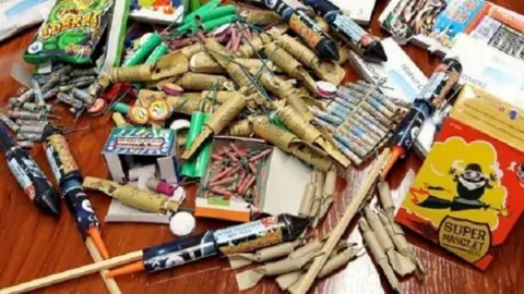 Petardos intervenidos en la operaci&oacute;n