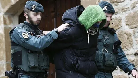 GRAF1821  SAN MARTIN DE UNX  NAVARRA   14 03 2018 - La Guardia Civil ha detenido hoy en San Martin de Unx  Navarra  a un joven de 27 anos de nacionalidad espanola y converso al islam por autoadoctrinamiento del terrorismo yihadista y que estaba preparado para pasar a la accion en solitario en Espana  ha informado el Ministerio del Interior  El arrestado estaba inmerso en un importante proceso de autorradicalizacion a traves de internet  las redes sociales y las aplicaciones de chat y de mensajeria instantanea utilizadas por las organizaciones terroristas  EFE Jesus Diges