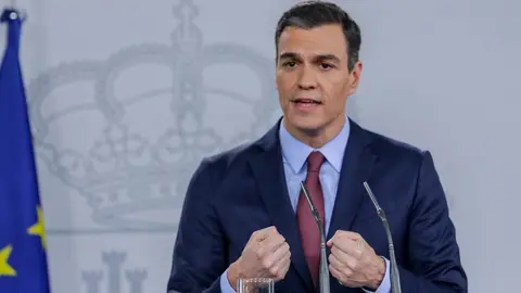 El presidente del Gobierno, Pedro S&aacute;nchez, analiza el impacto del coronavirus tras una reuni&oacute;n extraordinaria por videoconferencia del Consejo Europeo, instituci&oacute;n que anunciar&aacute; un paquete de medidas conjuntas para contener la expansi&oacute;n del virus en Europa, en el Palacio de la Moncloa, en Madrid (Espa&ntilde;a) a 10 de marzo de 2020.

10 MARZO 2020

10/3/2020