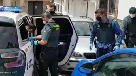 Detenci&oacute;n de un joven en Atarfe por supuesto homicidio en grado de tentativa y tenencia il&iacute;cita de armas - GUARDIA CIVIL