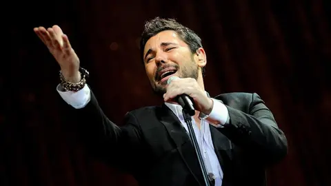 Miguel Poveda le canta a su querida Jerez sobre el escenario del Teatro Villamarta
