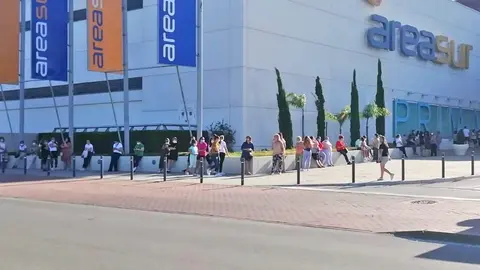 Colas en &Aacute;rea Sur