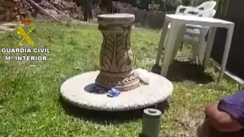 Fuente en donde se ocultaba la droga.