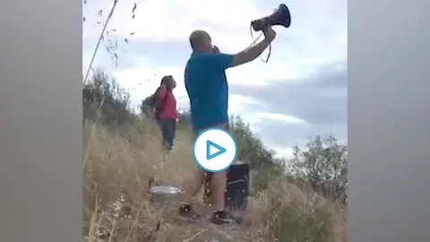 Protestas ante la casa de Iglesias.