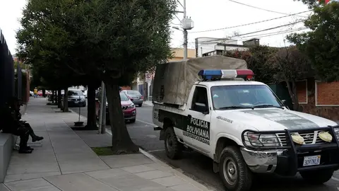 A police patrol vehicle is seen at the entrance of Mexico's embassy in La Paz, Bolivia, December 23, 2019. REUTERS/David Mercado
