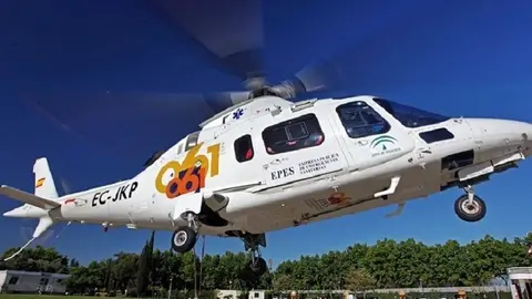 Un helic&oacute;ptero de emergencias
