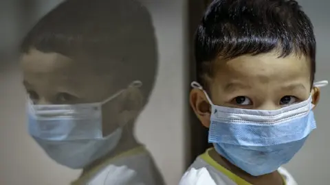 MANILA, PHILIPPINES - FEBRUARY 03: A child is seen wearing a facemask, as public fear over China's Wuhan Coronavirus grows, at the Ninoy Aquino International Airport on February 3, 2020 in Manila, Philippines. The Philippine government has been heavily criticized after failing to immediately implement travel restrictions on China, the source of a deadly coronavirus that has now killed more than 300 people and infected thousands more. On Sunday, the first coronavirus death outside of China was reported in the Philippines. (Photo by Ezra Acayan/Getty Images)