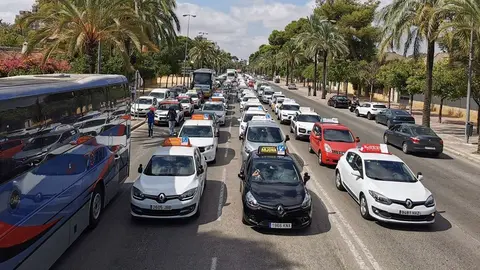 Manifestaci&oacute;n autoescuelas en Jerez | Foto: Jes&uacute;s Catal&aacute;n (ElMira.es)