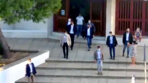 Pedro S&aacute;nchez, a la salida de la Parroquia de San Francisco de As&iacute;s en Matalasca&ntilde;as (Huelva).