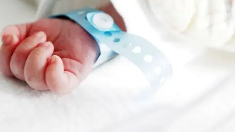 Beb&eacute; en Hospital | Imagen de archivo