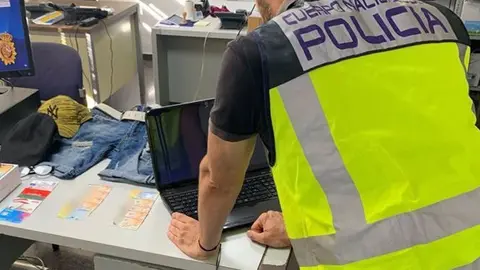 Polic&iacute;a Nacional, en labores de investigaci&oacute;n