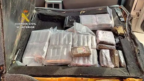 23/09/2020 Droga transportada en el doble fondo del veh&Atilde;&shy;culo
SOCIEDAD ESPA&Atilde;&lsquo;A EUROPA ANDALUC&Atilde;A
GUARDIA CIVIL