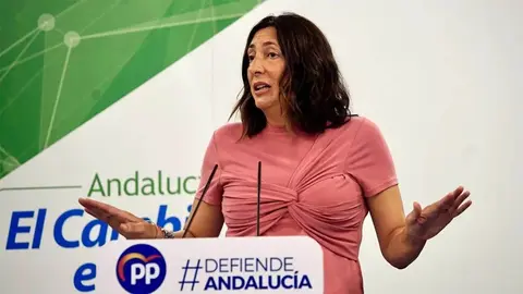 La secretaria general del PP-A Loles L&oacute;pez, en rueda de prensa