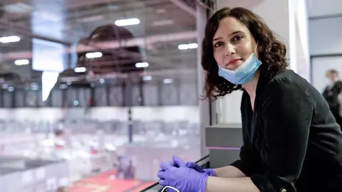 11/04/2020 La presidenta de la Comunidad de Madrid, Isabel D&Atilde;&shy;az Ayuso, visita el 'hospital de campa&Atilde;&plusmn;a' de Ifema, en Madrid (Espa&Atilde;&plusmn;a), a 11 de abril de 2020.
POLITICA 
Jes&Atilde;&ordm;s Hell&Atilde;&shy;n - Europa Press