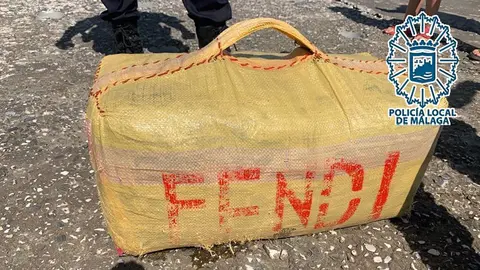 05/10/2020 Fardo de hach&iacute;s incautado en una playa de M&aacute;laga capital
SOCIEDAD ANDALUC&Iacute;A ESPA&Ntilde;A EUROPA M&Aacute;LAGA
POLIC&Iacute;A LOCAL DE M&Aacute;LAGA