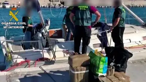 13/10/2020 Incautaci&oacute;n de droga en el marco de la operaci&oacute;n 'Rigidity'
SOCIEDAD ESPA&Ntilde;A EUROPA ANDALUC&Iacute;A
GUARDIA CIVIL