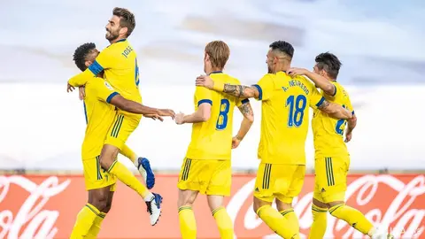 El C&aacute;diz CF celebra el gol del Choco Lozano