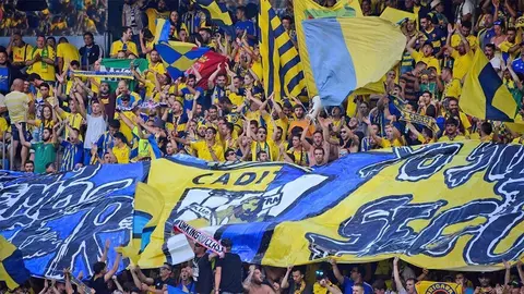 Afici&oacute;n del C&aacute;diz C.F. en las gradas del Estadio Carranza | C&Aacute;DIZ C.F.