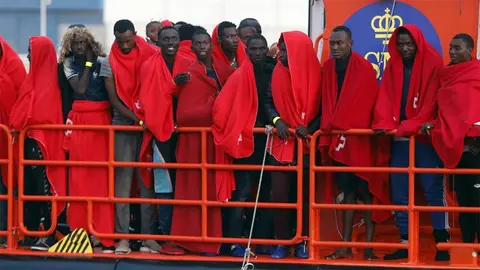 Inmigrantes rescatados por Salvamento Mar&iacute;timo