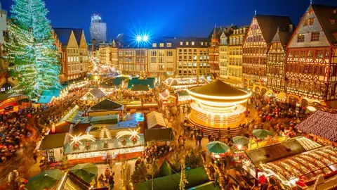 Traditional christmas market in the historic center of Frankfurt, Germany