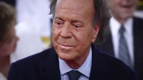 Julio Iglesias- Google Imagenes