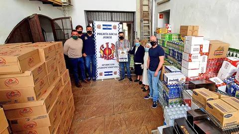 Sindicato Independiente Polic&iacute;a Local de Jerez entregan 3.000 kilos de alimentos en el Comedor Social del Salvador | El MIRA