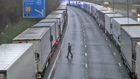 Camioneros atrapados de camino a Reino Unido