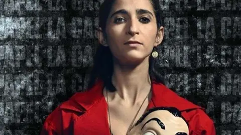 Alba Flores en su papel como Nairobi