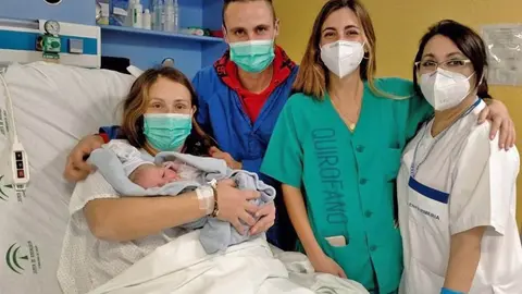 Chiara Luna, el primer beb&eacute; andaluz de 2021, nace en el Materno Infantil de M&aacute;laga a las 00,00 horas. | JUNTA DE ANDALUC&Iacute;A
