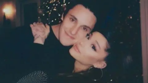 Ariana Grande y Dalton Gomez
