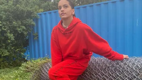 Rosal&iacute;a con ch&aacute;ndal y perlas