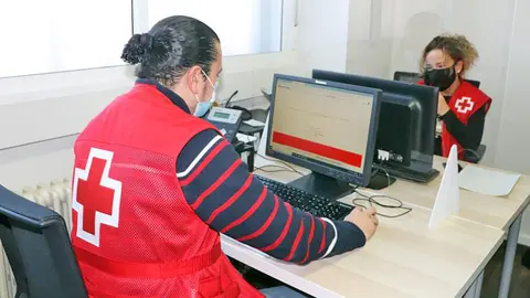 Trabajador de Cruz Roja