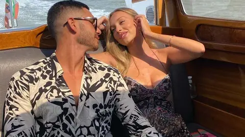 Alex Speitzer y Ester Exp&oacute;sito