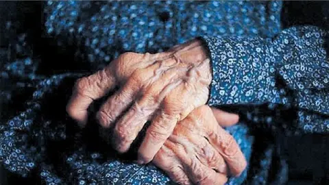 Fallece un anciano por Covid-19 en una residencia de Sevilla