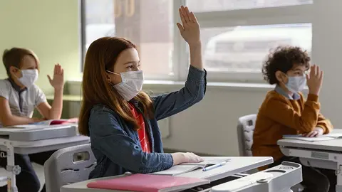 Ni&ntilde;os en un colegio